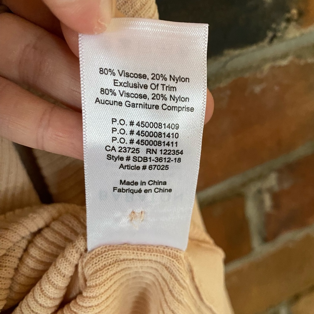 ARITZIA BABATON ribbed viscose tan cream vneck button front cardigan large - Picture 8 of 8